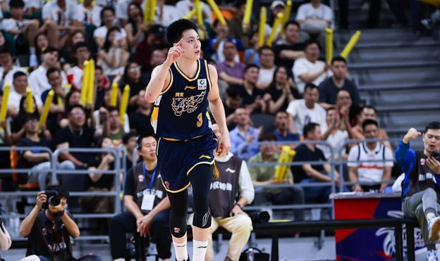 广东宏远5分险胜！完成大逆转，麦考尔43分，王洪泽22分