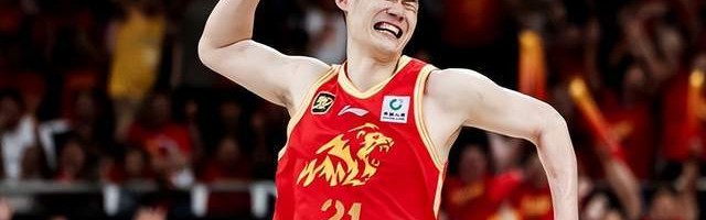 B体育app下载-半场49-49！胡金秋爆发独砍22分，广厦领先两位数被抹平，想赢难