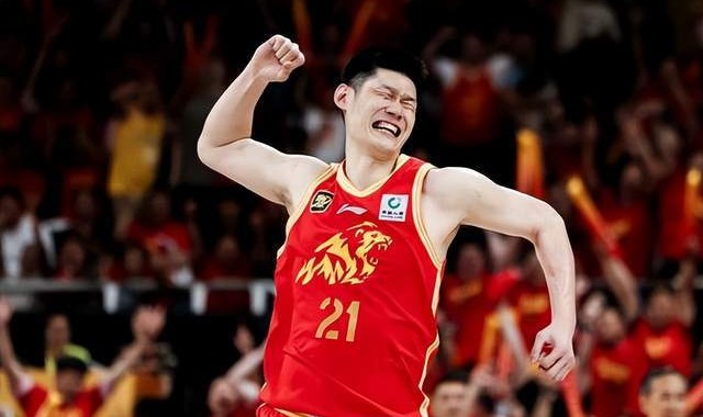 B体育app下载-半场49-49！胡金秋爆发独砍22分，广厦领先两位数被抹平，想赢难